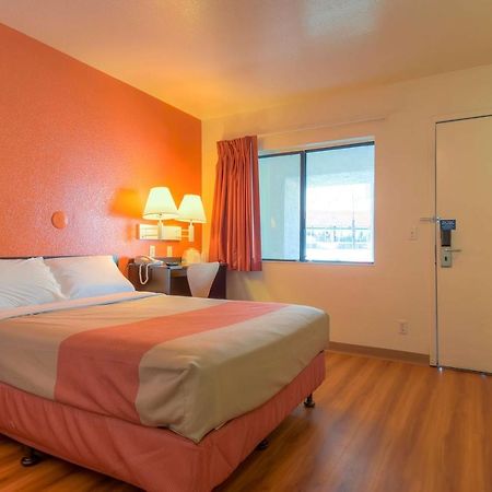 Motel 6-Palm Springs, Ca - Downtown Eksteriør billede