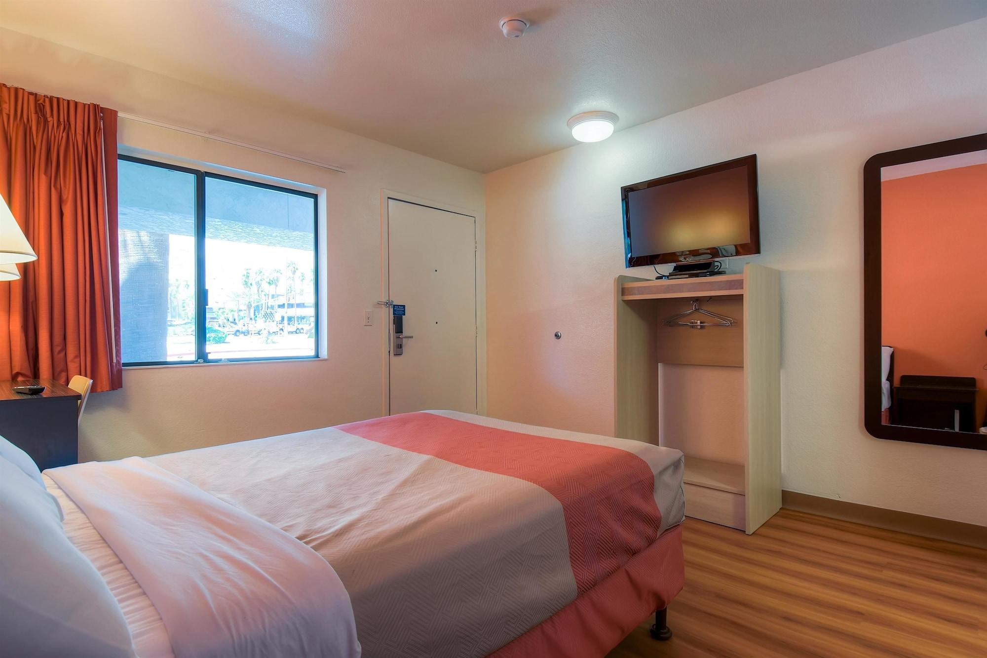 Motel 6-Palm Springs, Ca - Downtown Eksteriør billede