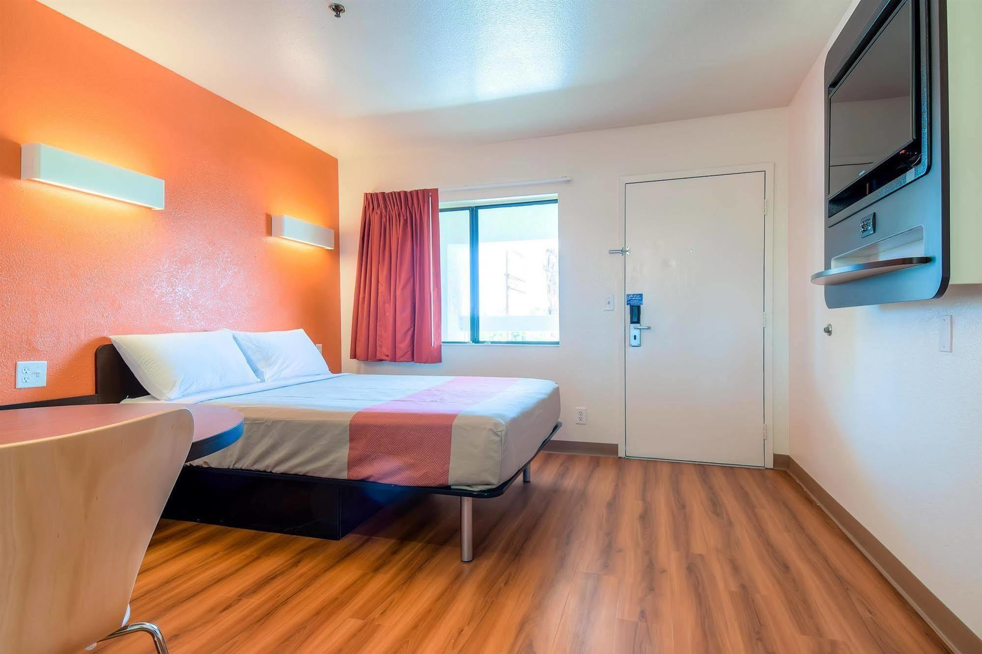 Motel 6-Palm Springs, Ca - Downtown Eksteriør billede
