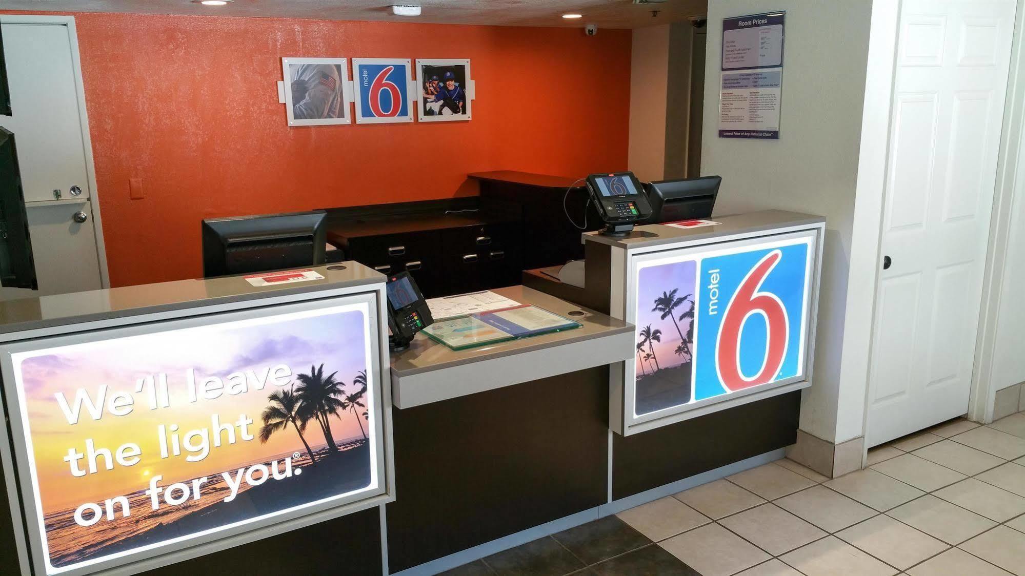 Motel 6-Palm Springs, Ca - Downtown Eksteriør billede